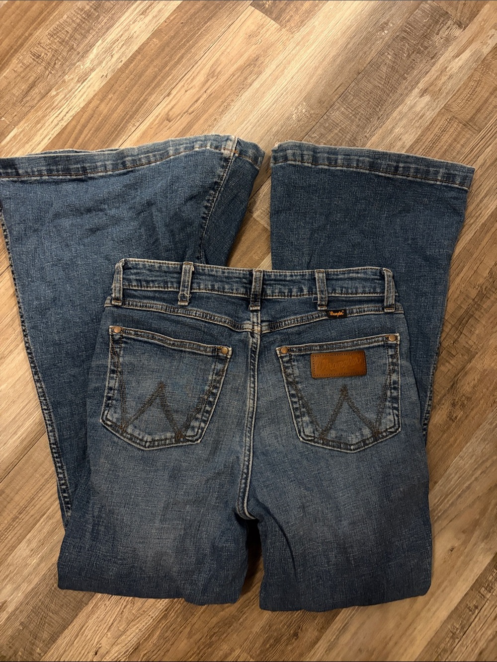 Wrangler Women's Flare Jeans in Blue Wash